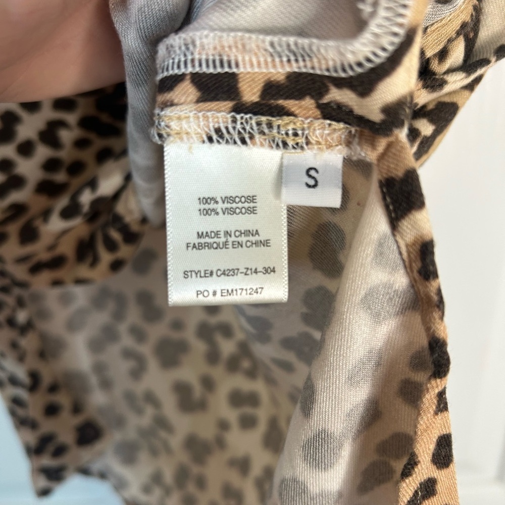 Cloth & Stone Leopard Print Cropped Tie Front Button Down Tee Size Small - Picture 6 of 8